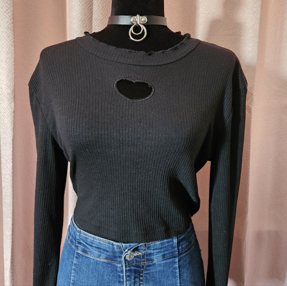 ROMWE Black Ribbed Long Sleeve Top with Heart Cutout